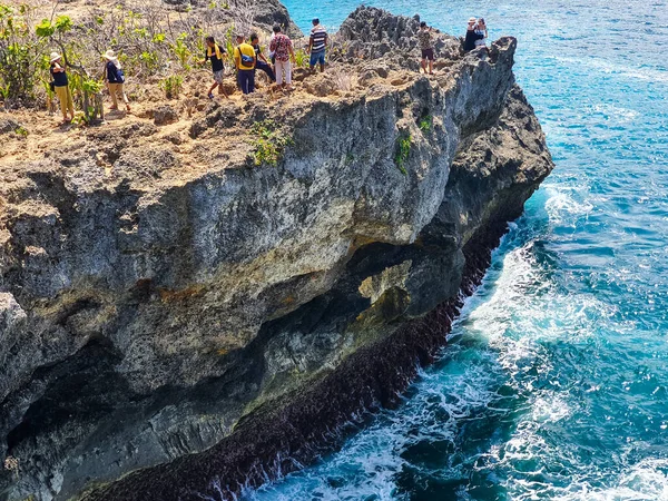 Bali Indonesia 2020 Personas Disfrutando Gran Vista Las Aguas Azules — Foto de Stock