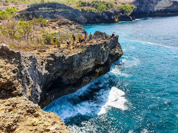 Bali Indonesia 2020 Personas Disfrutando Gran Vista Del Agua Azul — Foto de Stock