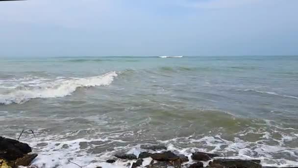 Okyanus Dalgaları Bangladeş Saint Martin Adası Ndaki Tek Mercan Adasının — Stok video