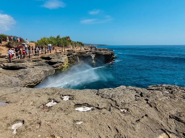 Olas Golpeando Roca Del Acantilado Punto Turístico Bali Más Hermoso — Foto de Stock
