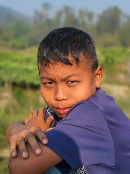 Bandarban Bangladesh 202 Niño Una Etnia Diferente Sonriendo Cámara Desde — Foto de Stock