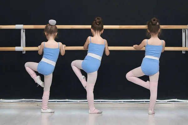 Małe Dziewczynki Zaangażowane Klasie Szkoły Choreograficznej — Zdjęcie stockowe