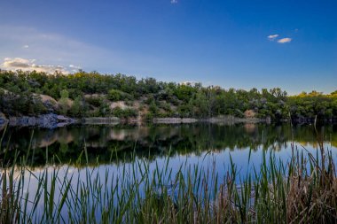 Savrovsky granit ocağı çok güzeldir, Ukrayna