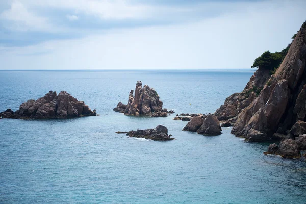 Deniz, güneş ve kayalar