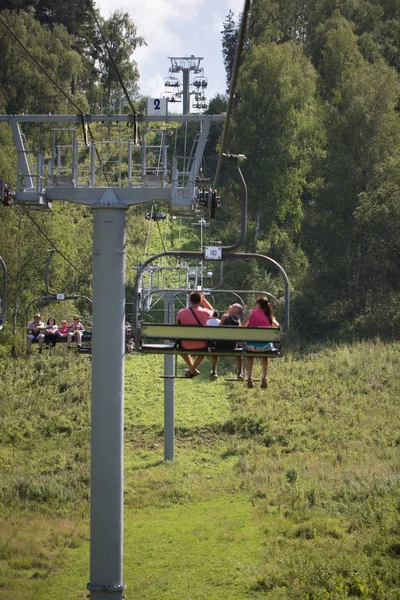 El telesilla en las montañas de Altai —  Fotos de Stock