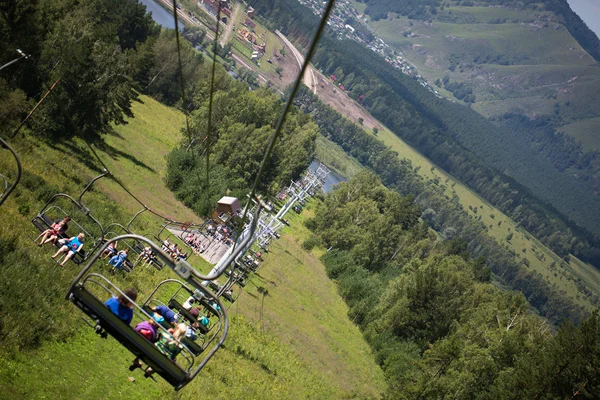 The ski lift in the Altai mountains — Stock Photo, Image
