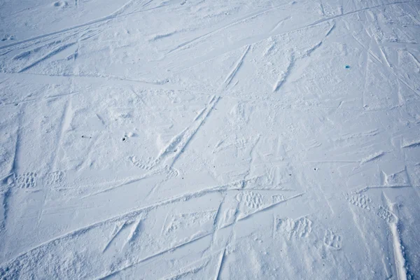 Traces of skis and shoe on the snow — Stock Photo, Image