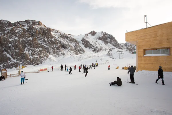 Centrum rekreacji dla narciarzy i snowboardzistów — Zdjęcie stockowe