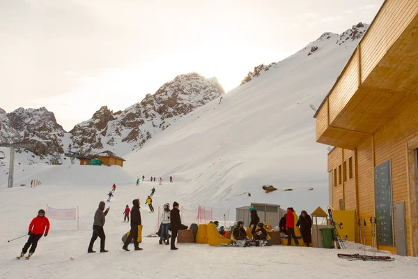 Centrum rekreacji dla narciarzy i snowboardzistów — Zdjęcie stockowe