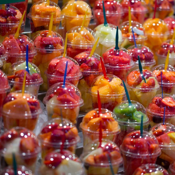 plastik bardak meyve salatası