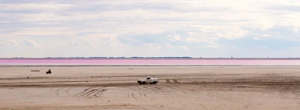 Lago rosa salgado — Fotografia de Stock