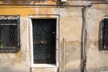 Binanın kapısına. Venedik