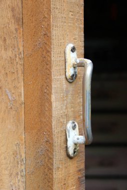 Eski bir kapı kolunu kapat.