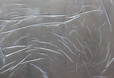 Gri yüzey ince, şeffaf, koruyucu bir filmle kaplı.