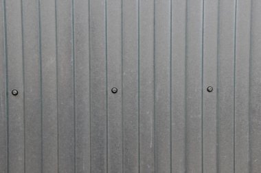 Çinko deseni ile kaplı dalga biçimli çelik levha içinde vidalar