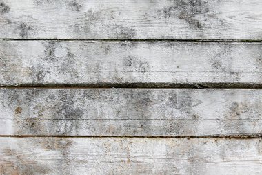 Çatlak ahşap panellerin dokusu eski boyalarla kaplı.