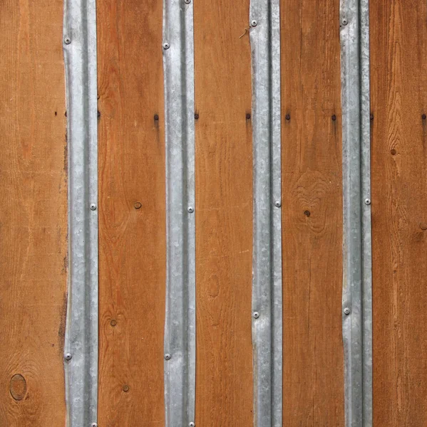 Pared Hecha Paneles Madera Reforzados Con Tiras Metal — Foto de Stock