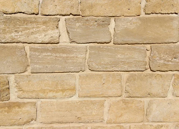 Kum taşından yapılmış eski duvar