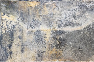 Sert alçı işçilikli beton duvar.