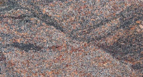 花崗岩の石の表面の閉鎖 研磨した天然結晶岩の赤 黒の質感を背景に — ストック写真