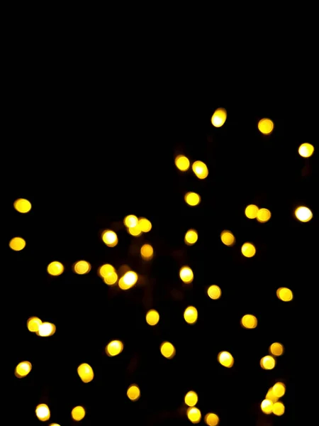 Золотые стороны или boke на черном фоне. Счастливого Рождества и счастливого Нового года. Рождественский фон. — стоковое фото