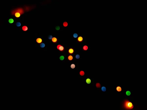 Les côtés multicolores ou boke sur fond noir. Joyeux Noël et bonne année. Fond de Noël. — Photo