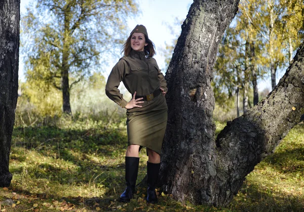 Fille en uniforme de l'armée rouge — Photo