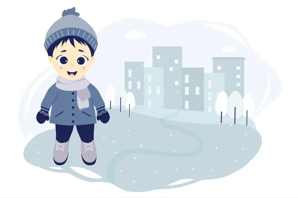 Děti zimu. Roztomilý chlapec na zimní procházce ve městě stojí na modrém pozadí s domy, stromy a sněhové vločky. Fotografie. Kolekce pro design, pohlednice, plakáty, tisk a výzdobu — Stock fotografie
