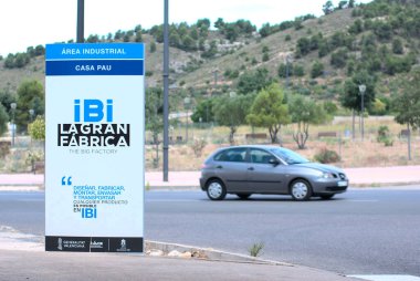 Ibi, İspanya - Temmuz 2021. İmza Ibi la gran fabrika, casa pau. Her endüstriyel projeyi gerçekleştirmenin mümkün olduğu bir iş şehri. İllüstrasyon Editörü