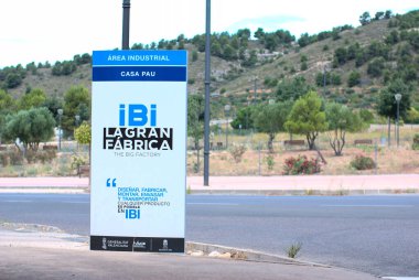 Ibi, İspanya - Temmuz 2021. İmza Ibi la gran fabrika, casa pau. Her endüstriyel projeyi gerçekleştirmenin mümkün olduğu bir iş şehri. İllüstrasyon Editörü