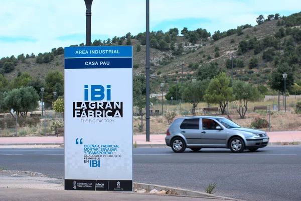 Ibi, İspanya - Temmuz 2021. İmza Ibi la gran fabrika, casa pau. Büyük fabrika, endüstriyel park illüstrasyon editörü.