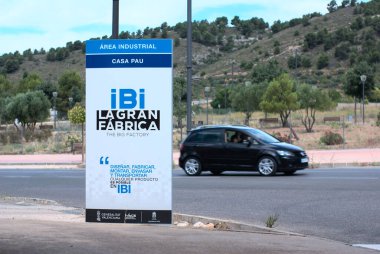 Ibi, İspanya - Temmuz 2021. İmza Ibi la gran fabrika, casa pau. Her iş projesini gerçekleştirmenin mümkün olduğu bir endüstri şehri.