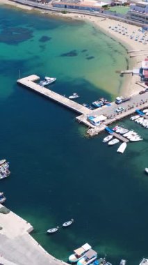 Sunny Beach Town 'daki Marina' da güzel bir sahil manzarası. Terrasini, Sicilya, İtalya