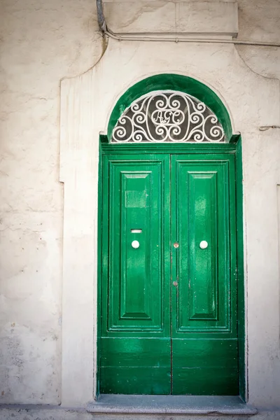 Malta'da eski yeşil kapı