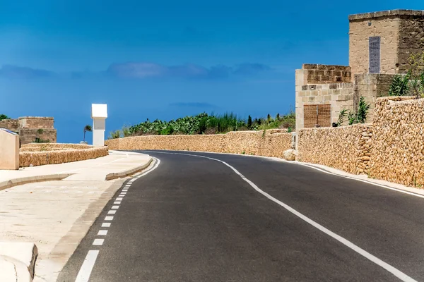 Malta denizde giden yol