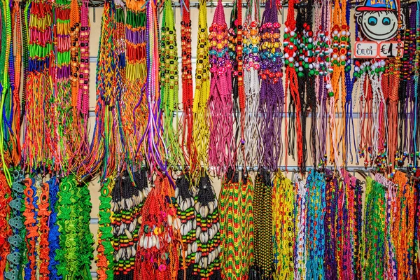 El dükkanı bilezik ve kolye yapımı