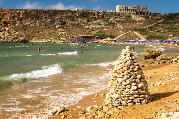 Malta'da Sahilde taş piramit