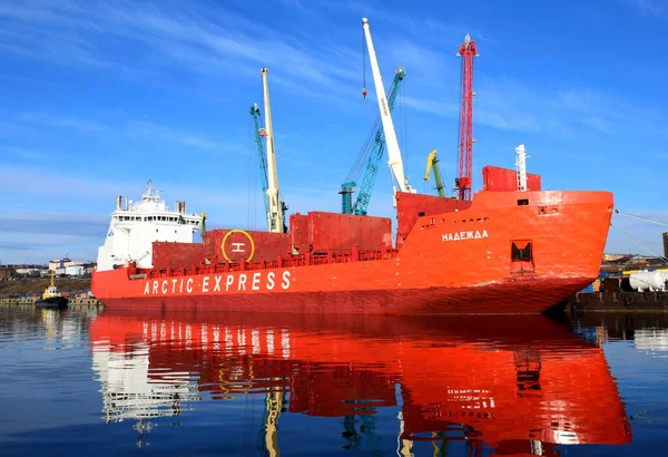 Mar Navio Quebra Gelo Nadezhda Porto Marítimo Dudinka Localizado Descarga — Fotografia de Stock