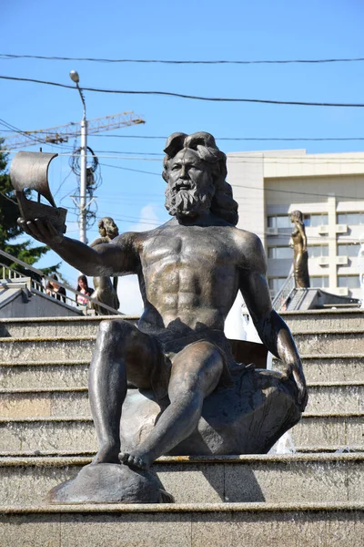 Bronze Sculpture Man Holding River Boat Boat Displaying Yenisei River — Stock Photo, Image