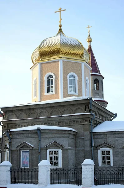 ロシアのオムスクにある聖殉教者パラセヴァ ピラティツァ教会 写真は2014 2021のOmskで撮影されました — ストック写真