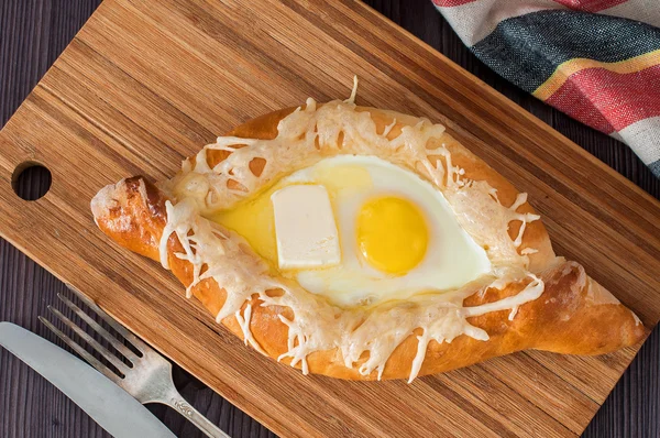 Acharuli Khachapuri. Georgian bread cheese and egg — Stock Image Acharuli Khachapuri. Georgian bread cheese and egg Stock Image