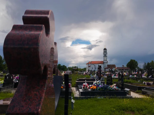 Orthodox Church Cemetery Bosanski Luzani Storm Gloomy Clouds — Stock Photo, Image