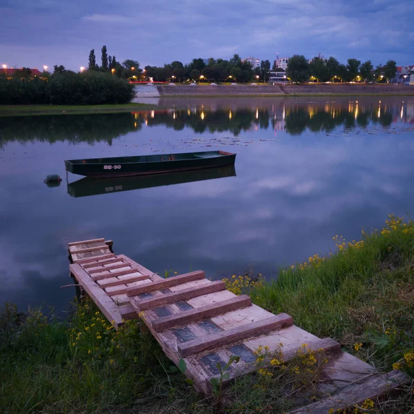 Bulutlu Bir Yaz Akşamında Sava Nehrinin Manzarası Durgun Sulardaki Bulutların — Stok fotoğraf