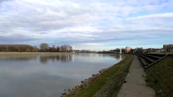 Gençlik Köprüsü Nün Drava Nehri Üzerindeki Manzarası Hırvatistan Osijek Kentinde — Stok video