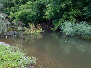 Yanal akışkan erozyon, yere düşen toprak yıkama.