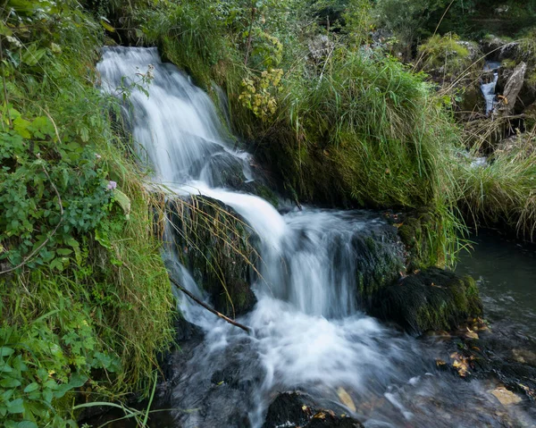 Rochers Cascades Sur Ruisseau Sauvage Krupa Sur Endroit Populaire Pique — Photo