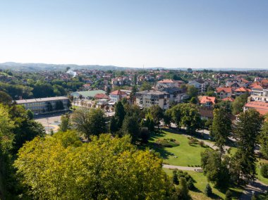 Eski Gradacac şatosundan Gradacac kasabası manzarası