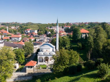 Gradacac kasabası ve Husejnija camii, eski Gradacac şatosundan ulusal anıt