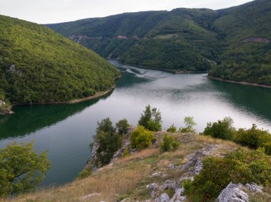 Banja Luka, Knezevo ve Mrkonjic Grad kasabalarındaki Manjaca ve Cemernica dağları arasındaki Vrbas nehrinin kanyonundaki Bocac yapay gölü
