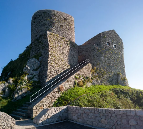 Ciudad Alta Fortaleza Otomana Medieval Srebrenik Con Una Torre Donjon — Foto de Stock